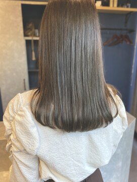 リノショアーズ 日本大通り店(RINOSHORES) ハイトーンくすみワンカラーオリーブベージュセミロングカール