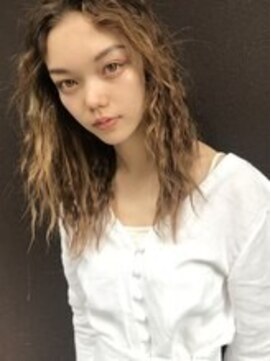 ヒート バイ アンカットラウンジ 渋谷(HEAT by UNCUT&LOUNGE) 2020トレンド入り wavyスタイル【HEAT by UNCUT&LOUNGE 渋谷】