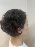 ‘癖毛を活かしたショートボブ