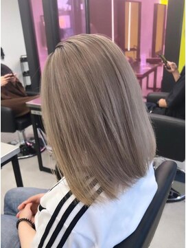 アースコアフュールボーテ 川越店(EARTH coiffure beaute) ミルクティーベージュシャドールーツケアブリーチ