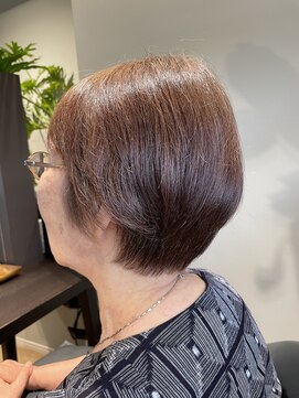 タイム(time) ショート、白髪を活かした白髪染め。