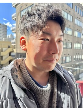 ロミーオム 本厚木(ROMMY. Homme) ツーブロック刈り上げ無造作パーマアップバングショートメンズ