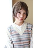 アッシュグレイラウンドショートヘア　ウェットタイト仕上げ