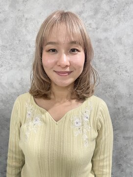 コーパル(copal) 柔らかミルクティーブロンド・鎖骨ライン・ミディアムヘア
