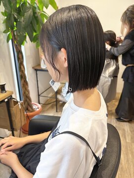 アンジュールテラス(UNJOUR TERRACE) 切りっぱなしボブ