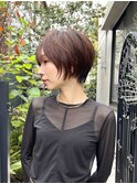 顔まわりレイヤーのふんわりショートボブ白金目黒