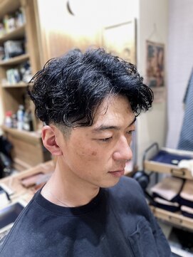 フォーコーナーズ(Four Corners) 大人スキンフェードツーブロック刈り上げマンバン30代40代