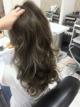 ヘアーデザインムーヴ(Hair design MOVE) 白髪ぼかしハイライト　オンカラー　馴染ませ　グレー系