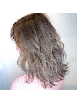 アニータバイガネイシャ(Aujua anita by ganesha) 外ハネ柔らかベージュ#髪質改善#長浜#ブリーチ#ダブルカラー