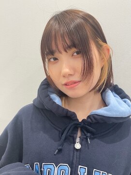 バズ(BUZZ) インナーカラーと顔まわりカット【BUZZトワダ】