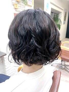 デザイナーズ ファクトリー(Designer's Factory) 女性のスパイラルパーマ ミディアムボブ