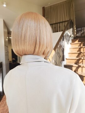 ヘアモード カクテル ブロンドカラー×ミニボブ【ニシヤマ　ミホ】