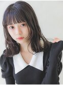 暗髪前髪ありの切りっぱなし　こなれミディ