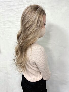 テイス 新宿(TACE) ミルクティーベージュ[ネビージュ/黒髪/小顔/新宿]