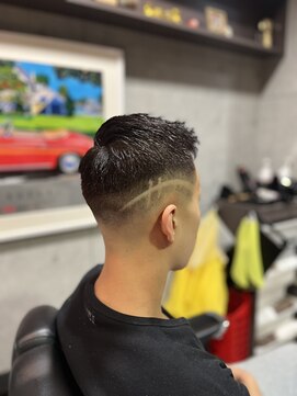 グロウヘアワークス(grow hair works) スキンフェード×ハードパート