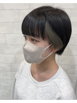 リル(LILU) ショートヘア × イヤリングカラー