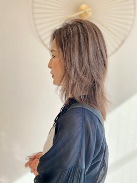 エフヘア レヴェリー(Fhair reverie) ミディアムウルフレイヤー＋ハイライトオンカラー