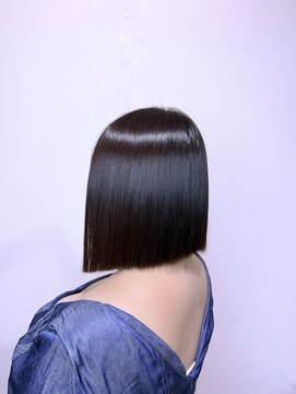 ヘアメイクアン(Hair Make Une) 夏の主役ヘア切りっぱなしボブ×ボルドールビーで色っぽさ倍増!