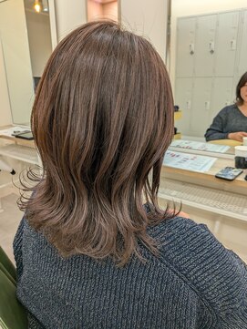 ナビバイケンジ(NaVI by KENJE) くびれ外ハネ透明感グレーバイオレット