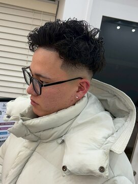 一鳳庵　【イオアン】 フェザーアップ フェード メンズカット メンズパーマ バーバー