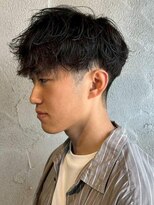 ニアウ 新宿(Niau)&nbsp;MEN’S/リバースセンターパート/ニュアンスパーマ/新宿