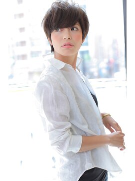 ヨロ(YoLo.) 自分らしくがテーマ シルエットで決まる耳掛けショート 担当山下