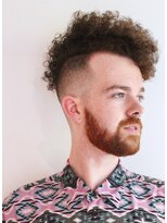 メリケンバーバーショップ コウベ(MERICAN BARBERSHOP KOBE)&nbsp;オシャレさんのためのミディアム無造作パーマ3