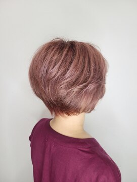 ル・チェ(LU.CE) 薄いピンクヘア