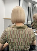 切りっぱなしボブミニボブぱつっとボブハイトーンカラー/新宿