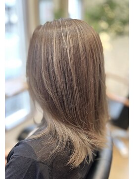 ココモ(cocomo) アッシュグレージュカラー