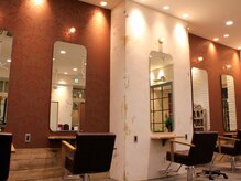 ラファンジュ ヘアー クレオ(Rohange hair Creo)の雰囲気（ゆったりくつろげるフルフラットシャンプー台が完備）