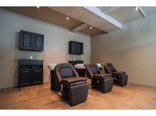 シーク 橋本(seek)の雰囲気(フルフラットのシャンプー台☆首や腰の負担なくリラックス♪)