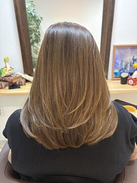表面レイヤーで叶える艶セミロング