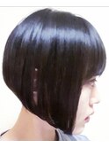 前下がりボブスタイル