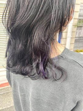 バズ(BUZZ) ミディアムウルフとインナーカラーバイオレット★秋山