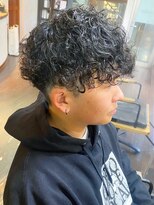 ヘアークリエイ トポライトウィロー 烏丸(Hair Create Polite willow) 20代30代メンズスパイラルパーマ黒髪オシャレ感刈り上げ