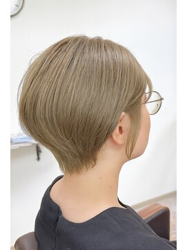 ハロヘアー(halo hair) ハイトーン×耳掛けショート