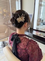 アイシー ヘアーメイク(ic hair make) アナの戴冠式風クラシカルシニヨン