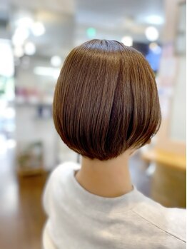 白髪を“隠す”から“魅せる”へ☆大人の魅力が引き立つ立体カラーをご提案♪