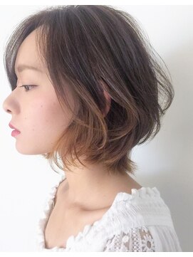 ひし形シルエット　ショートボブ