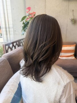 エム インターナショナル 春日部本店(EMU international) 透明感が続く、オリーブベージュカラー