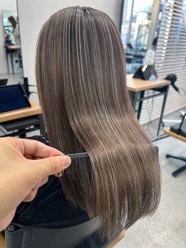 キラ 渋谷(KILLA) ツヤ髪スタイル/ミディアムレイヤー/ブルージュ/グレージュジュ