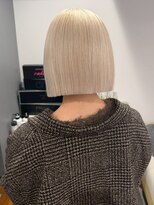 キャパ セントラル 天神 大名店(CAPA central)&nbsp;切りっぱなしボブ ハイトーン ブロンドベージュ ブリーチ 20代