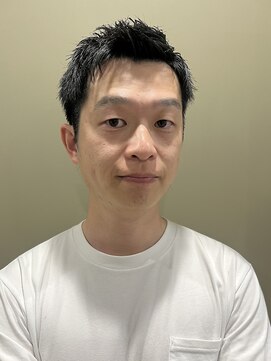 ザメンバイリオス(THE MEN. BY LIOS) アップバング短髪スタイル
