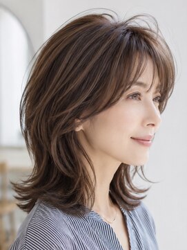 サーカス バイ ビュートリアム 青山(CIRCUS by BEAUTRIUM) 50代60代〇 レイヤーカット 白髪ぼかしハイライト 脱白髪染め