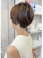 キャアリー(Caary)&nbsp;福山市Caary人気ふんわり丸みショート骨格補整小顔カット