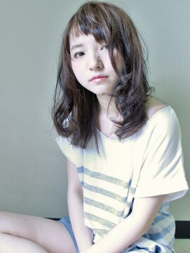 ロータス ヘアデザイン(LOTUS hair design.) 顔まわりから鎖骨ラインで毛先が遊ぶミディアムスタイル