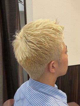 ヘアクリニックカルム 日暮里(Hair Clinic Calme) 抜きっぱなしショート　金髪スパイキー　ダブルカラー