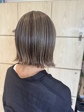 アドラーブル 万代店 (adorable) アンブレラカラーくすみベージュ外ハネボブ20代30代40代