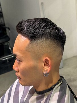 フジヤマ バーバー ショップ(FUJIYAMA BARBER SHOP) フェザーアップ／スキンフェード